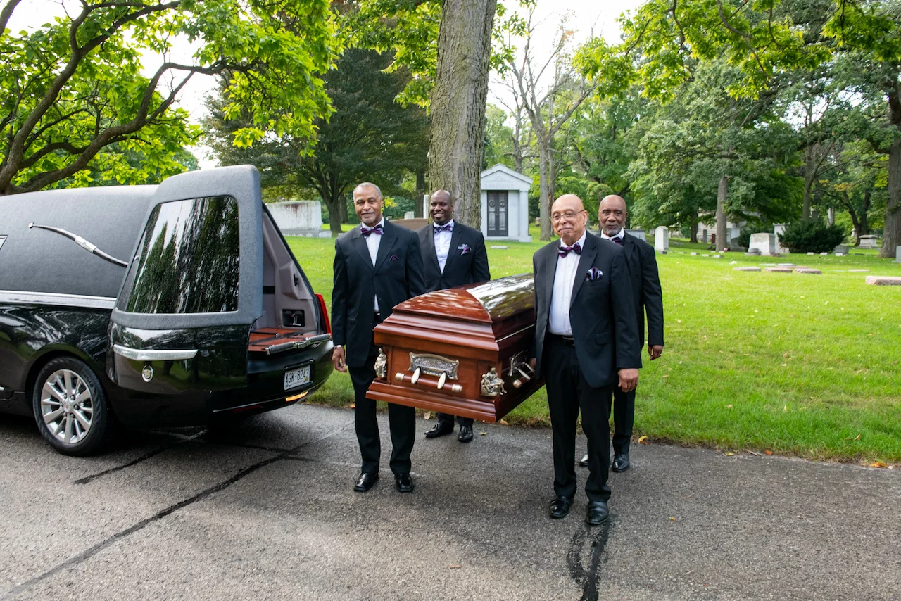 Burial services Milwaukee WI – graveside ceremony arranged by Paradise Memorial Funeral Home